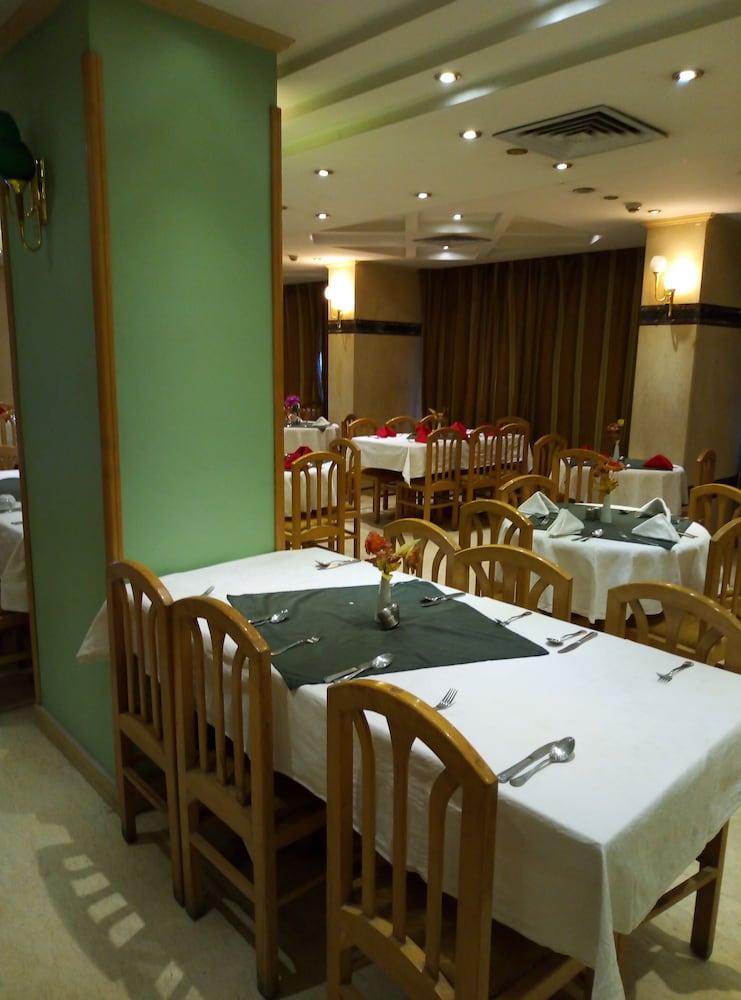 Queens Valley Hotel, Restaurants, Bars And Spa Luxor Bagian luar foto